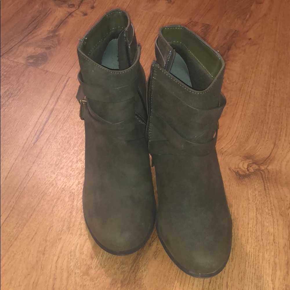 Charlotte Russe Heeled ZIP Side Booties - Green